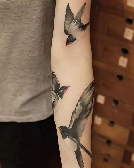 水墨人體彩繪藝術(shù)，傳統(tǒng)國(guó)畫(huà)與時(shí)尚刺青的融合