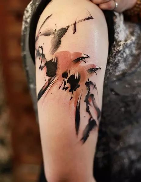 水墨人體彩繪藝術(shù)，傳統(tǒng)國(guó)畫(huà)與時(shí)尚刺青的融合