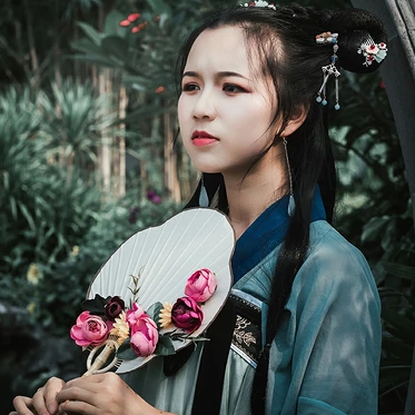 古典淡雅帶團(tuán)扇頭像，唯美古風(fēng)真人頭像