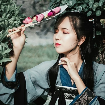 古典淡雅帶團(tuán)扇頭像，唯美古風(fēng)真人頭像