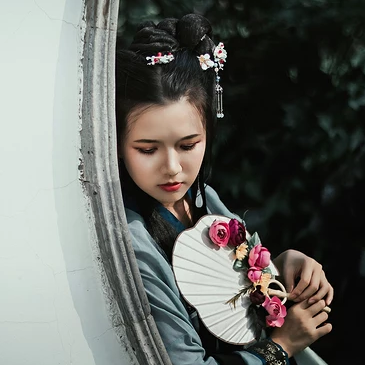 古典淡雅帶團(tuán)扇頭像，唯美古風(fēng)真人頭像