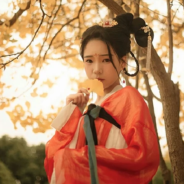 楓葉秋意文藝女生頭像，唯美古風(fēng)真人頭像
