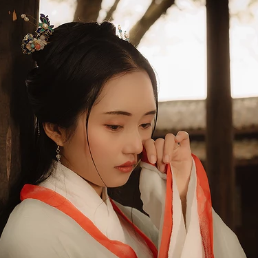 傷感思念帶傘女生頭像，唯美古風真人頭像