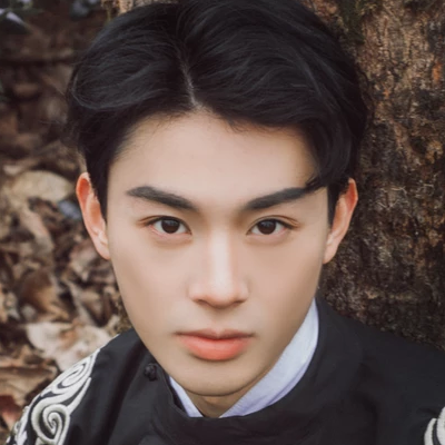 瀟灑帥氣男生帶折扇頭像，唯美古風(fēng)真人頭像