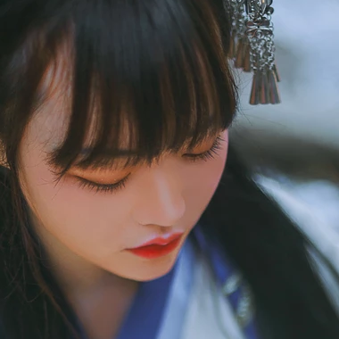 文藝帶樂(lè)器女生頭像，唯美古風(fēng)真人頭像