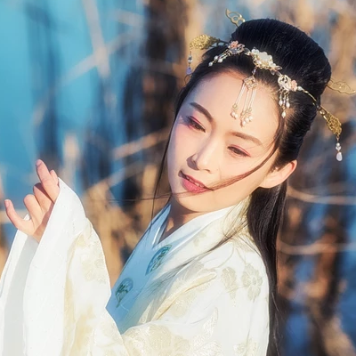 文藝帶笛子女生頭像，唯美古風(fēng)真人頭像