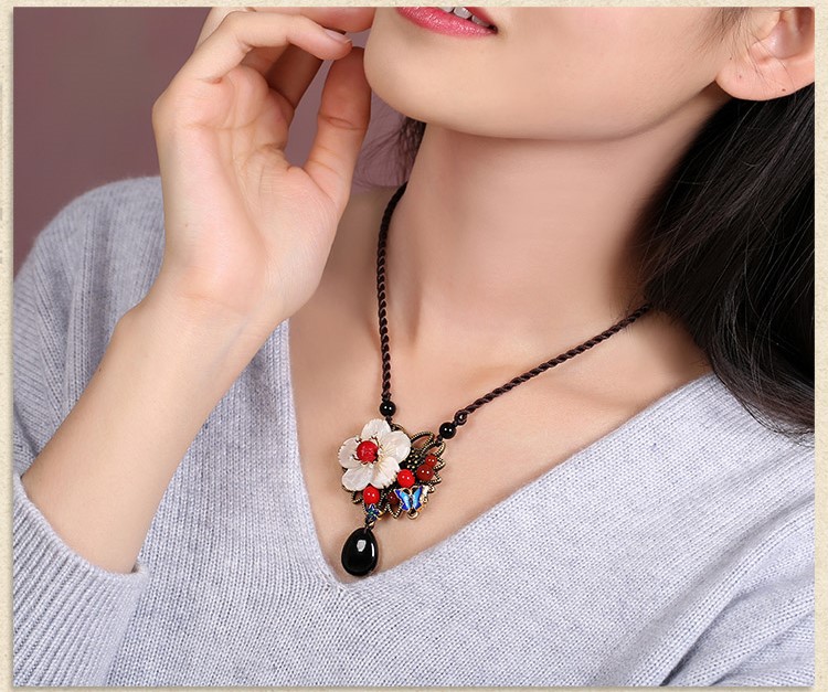 貝殼花吊墜項(xiàng)鏈，手工編織民族風(fēng)鎖骨鏈?zhǔn)罪? src="/wenxue/d/file/bigpic/190404/04/13-1P102112131-51.jpg" / data-YF6y="tSJpRl"><br / data-lPLg="ldnB4h">
	<img alt=