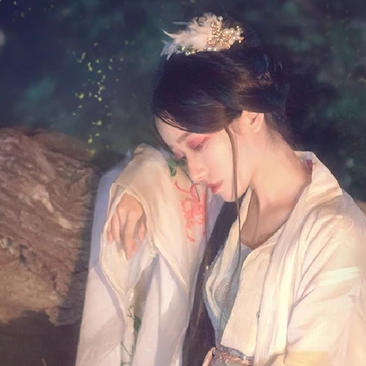 流螢白衣提燈少女頭像，唯美古風(fēng)真人頭像