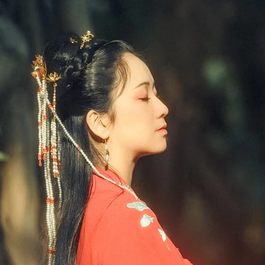 彼岸花團扇紅妝紅衣頭像，唯美古風真人頭像