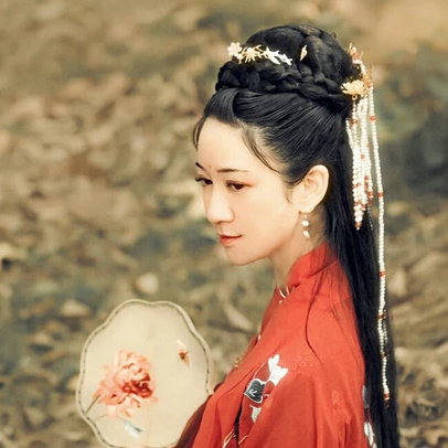 彼岸花團扇紅妝紅衣頭像，唯美古風真人頭像