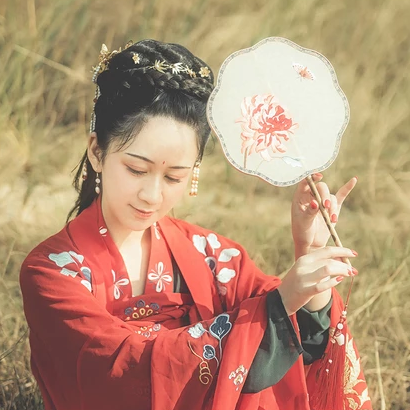 彼岸花團扇紅妝紅衣頭像，唯美古風真人頭像