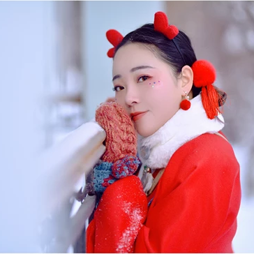 雪景俏皮可愛女生頭像，唯美古風真人頭像