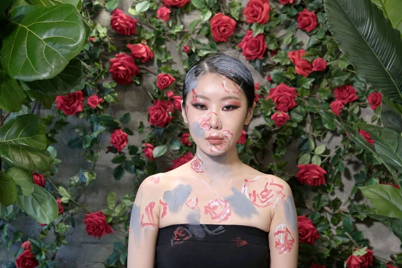 人體彩繪藝術(shù)：在皮膚上畫畫，美爆了!