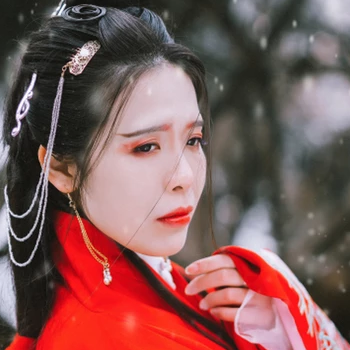 紅衣雪景女生頭像，唯美古風(fēng)真人頭像