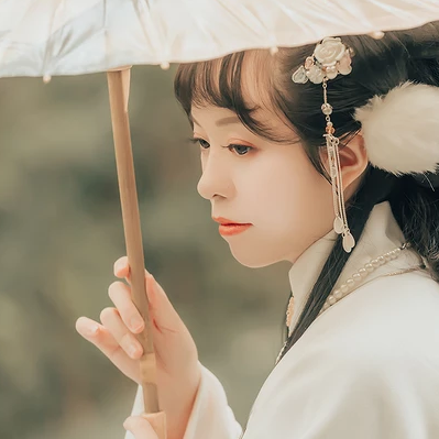 文藝復(fù)古帶團(tuán)扇女生頭像，唯美古風(fēng)真人頭像