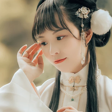 文藝復(fù)古帶團(tuán)扇女生頭像，唯美古風(fēng)真人頭像