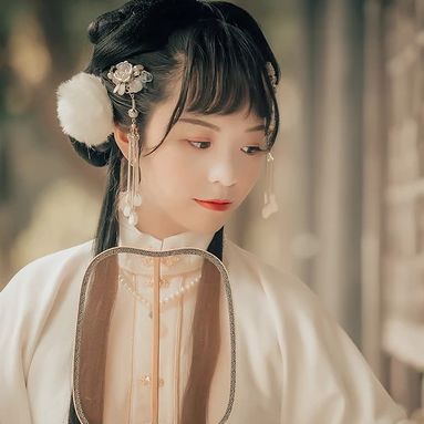 文藝復(fù)古帶團(tuán)扇女生頭像，唯美古風(fēng)真人頭像