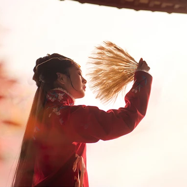 紅葉映霞女生頭像，唯美古風(fēng)真人頭像