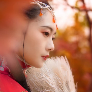 紅葉映霞女生頭像，唯美古風(fēng)真人頭像