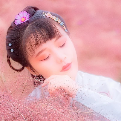 粉色帶團(tuán)扇女生頭像，唯美古風(fēng)真人頭像