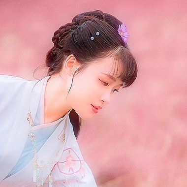 粉色帶團(tuán)扇女生頭像，唯美古風(fēng)真人頭像