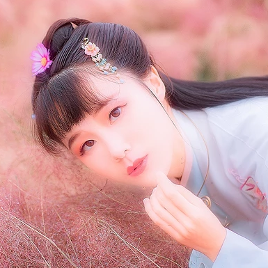 粉色帶團(tuán)扇女生頭像，唯美古風(fēng)真人頭像