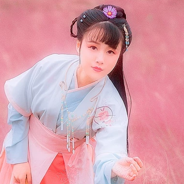 粉色帶團(tuán)扇女生頭像，唯美古風(fēng)真人頭像