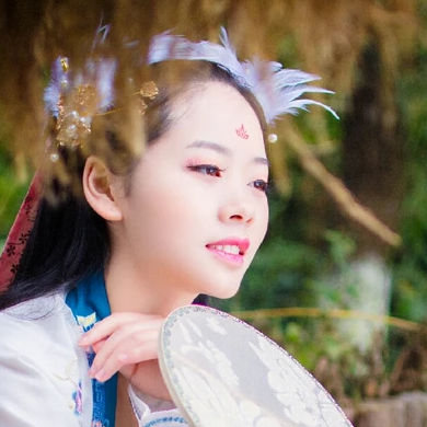 羽毛女生頭像，唯美古風(fēng)真人頭像