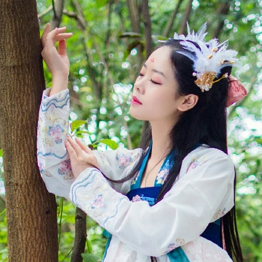 羽毛女生頭像，唯美古風(fēng)真人頭像