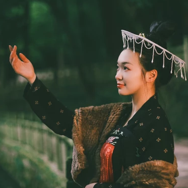 優(yōu)雅時尚女生頭像，唯美古風真人頭像