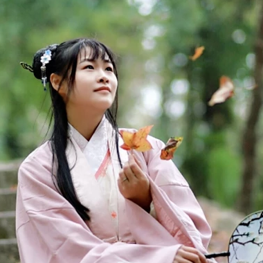 楓葉韻味女生頭像，唯美古風(fēng)真人頭像