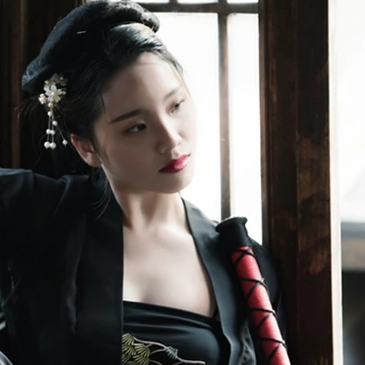 霸氣喝酒帶兵器女生頭像，唯美古風(fēng)真人頭像