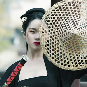 霸氣喝酒帶兵器女生頭像，唯美古風(fēng)真人頭像