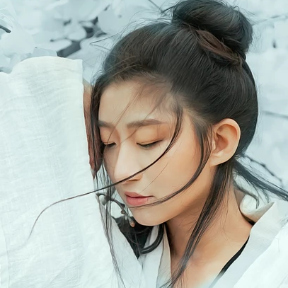 雪地霸氣喝酒女生頭像，唯美古風真人頭像