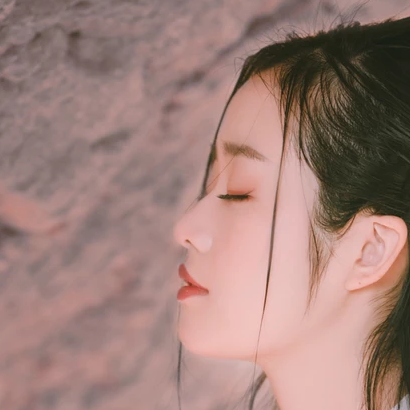 粉衣蓮燈女生頭像，唯美古風(fēng)真人頭像