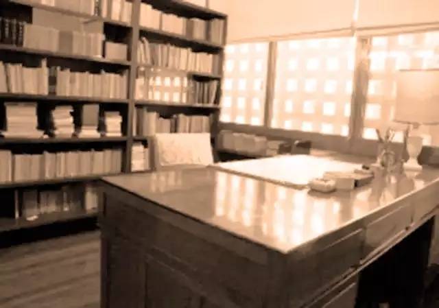 名人書房欣賞：遠(yuǎn)離塵世的一個(gè)美妙的書房