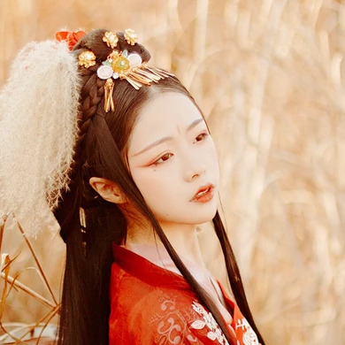 紅衣彈琵琶思念女生頭像，唯美古風(fēng)真人頭像