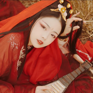 紅衣彈琵琶思念女生頭像，唯美古風(fēng)真人頭像