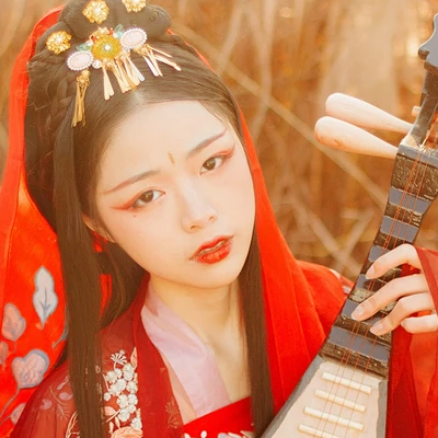 紅衣彈琵琶思念女生頭像，唯美古風(fēng)真人頭像