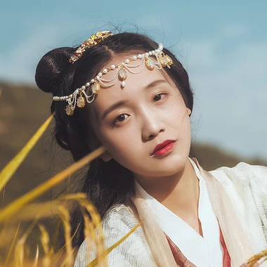 稻田飄香帶傘女生頭像，唯美古風(fēng)真人頭像