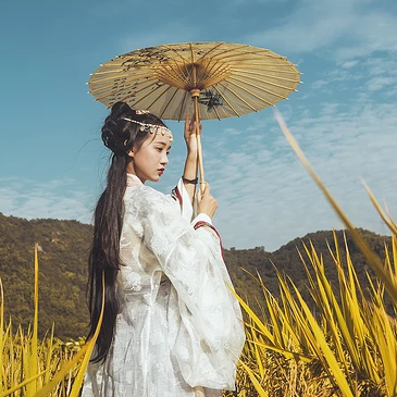 稻田飄香帶傘女生頭像，唯美古風(fēng)真人頭像