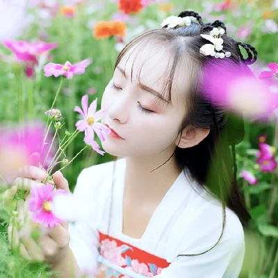 小清新花朵帶團(tuán)扇女生頭像，唯美古風(fēng)真人頭像