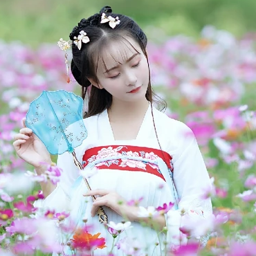 小清新花朵帶團(tuán)扇女生頭像，唯美古風(fēng)真人頭像