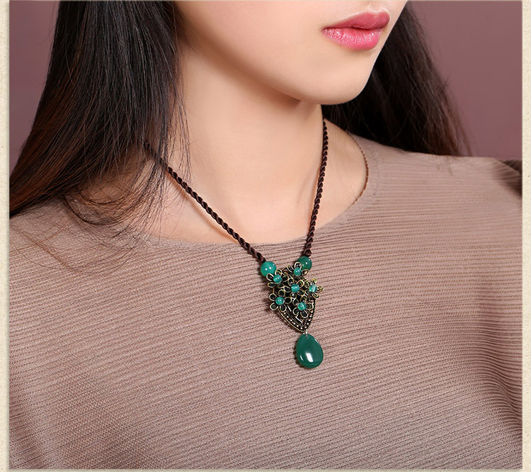 繁花爭艷項(xiàng)鏈：綠色瑪瑙鎖骨鏈復(fù)古首飾