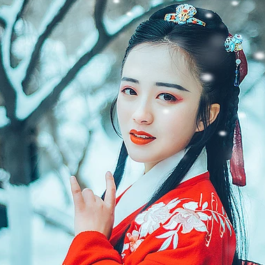 唯美古風真人頭像:雪花帶傘紅衣女生頭像