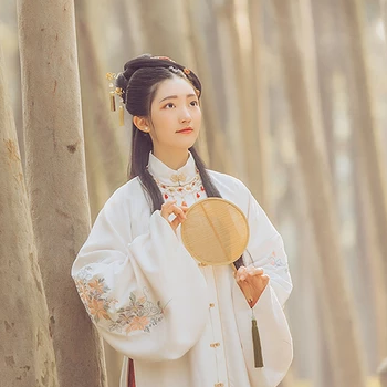 秋葉帶團扇女生頭像，唯美古風(fēng)真人頭像