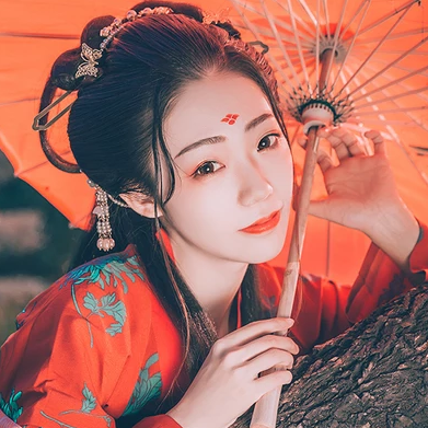 嬌艷紅衣帶傘生頭像，唯美古風(fēng)真人頭像