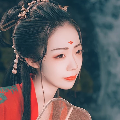 嬌艷紅衣帶傘生頭像，唯美古風(fēng)真人頭像