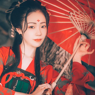 嬌艷紅衣帶傘生頭像，唯美古風(fēng)真人頭像