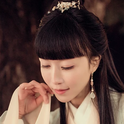 素雅帶團扇生頭像，唯美古風(fēng)真人頭像